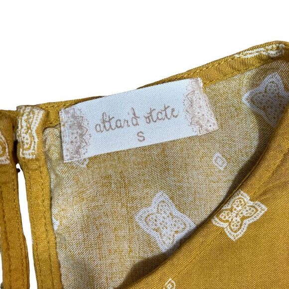 Altar’d State Gold Colored Sleeveless Top With Pleated Ruffle Hem, Size S - Picture 2 of 4